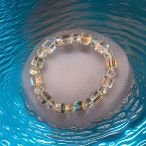 Crystal Bracelet w square and round beads  7 inch